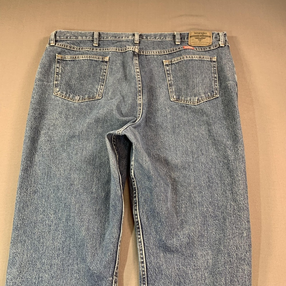 Wrangler Premium Quality Jeans Mens 46x32 Blue Relaxed Straight Denim Workwear